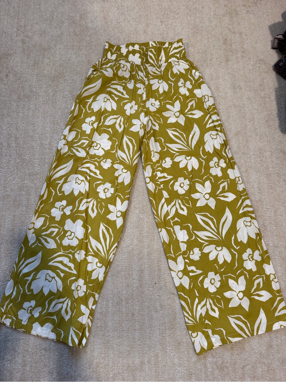 Billabong Green and White Floral Elastic Waist Summer Flowy Pants